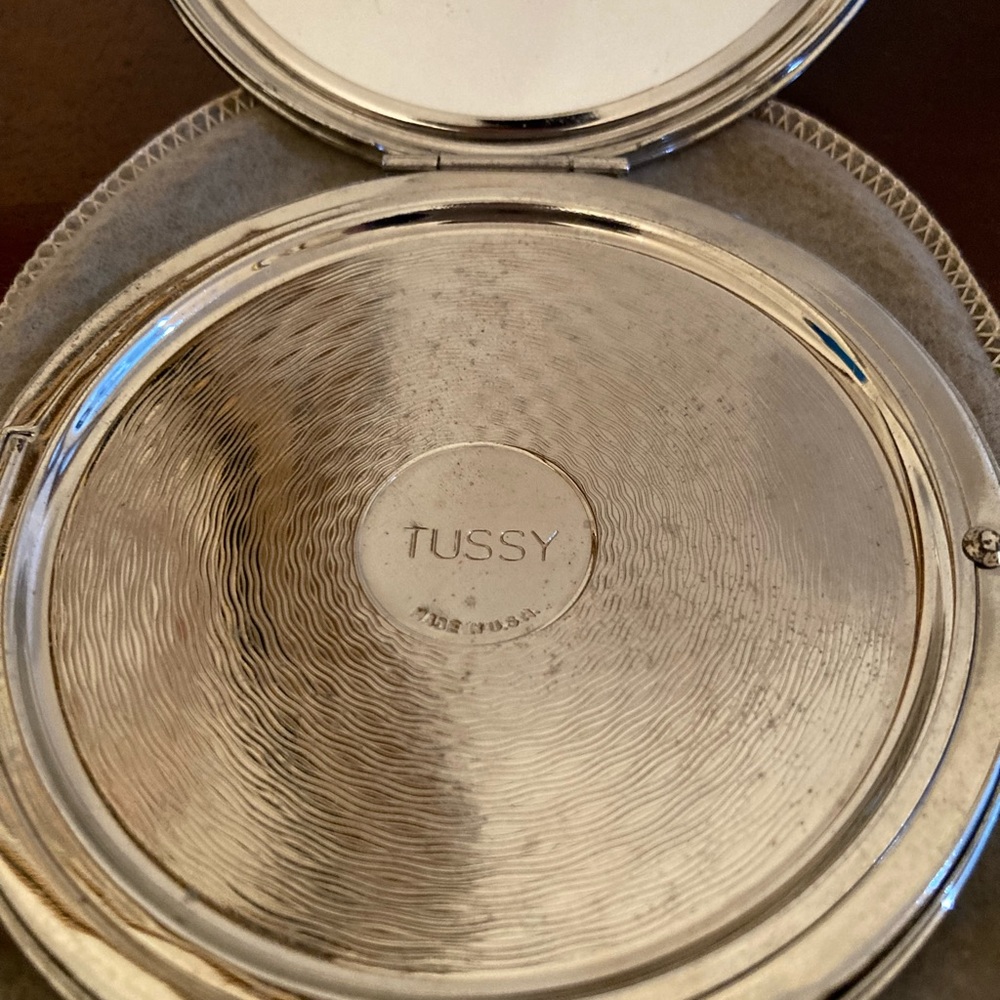 Silver Compact - image 2